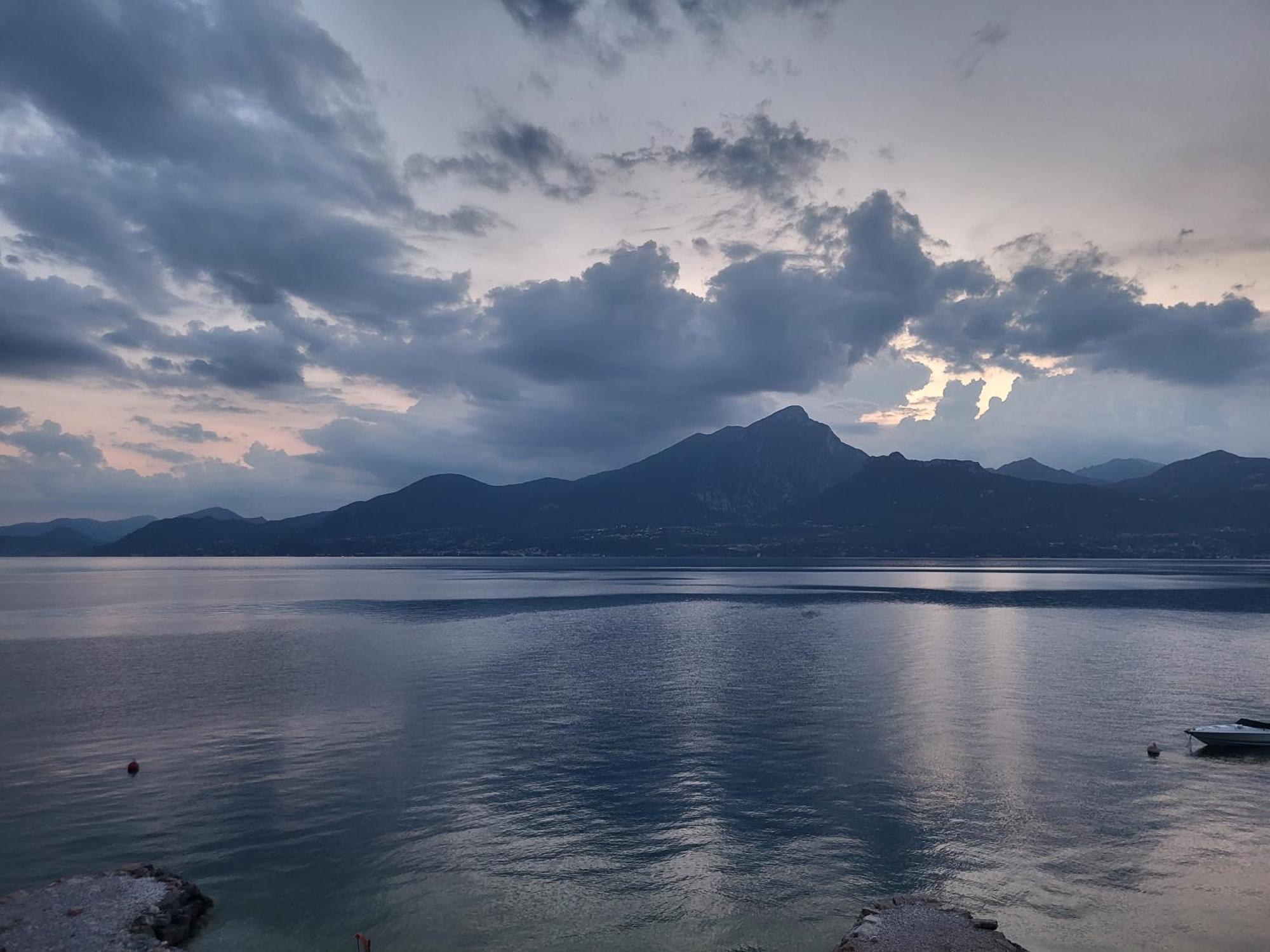 Attilio High Living Suites - Adults Only Torri Del Benaco Zimmer foto